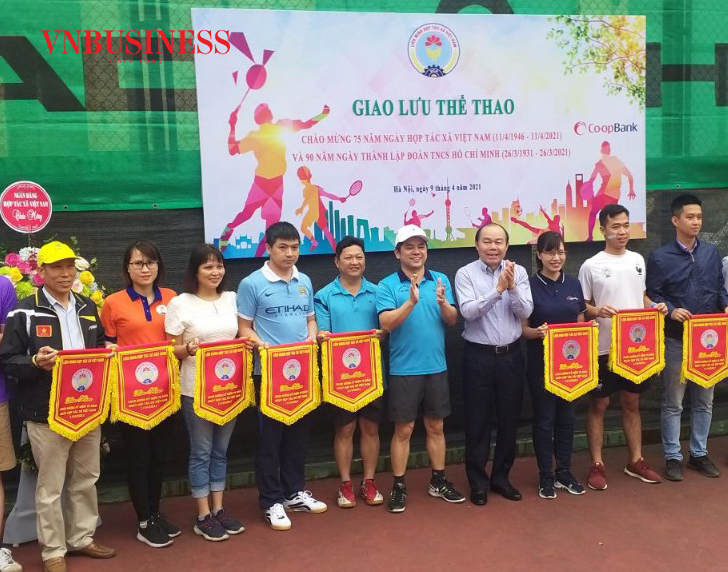 Giao lưu thể thao chào mừng 75 năm ngày HTX Việt Nam