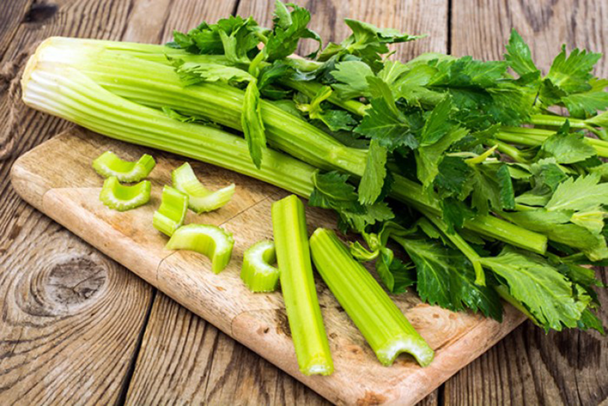 Sản xuất sạch, rau cần Yên Hòa 'vững chân' trên thị trường