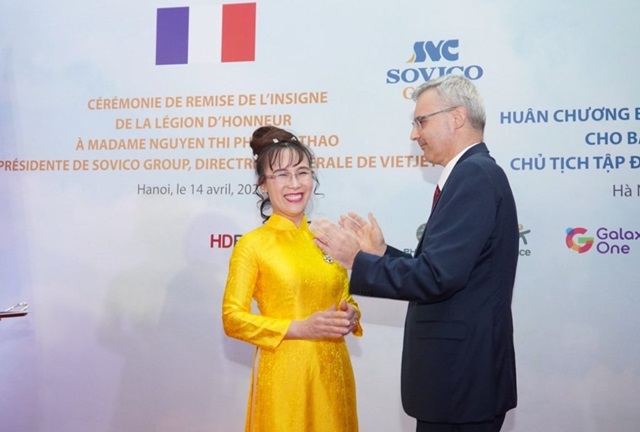 CEO Vietjet Nguyễn Thị Phương Thảo nhận Huân chương Bắc đẩu bội tinh của Nhà nước Pháp trao tặng