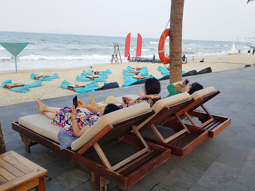Các chương trình giảm giá kich cầu đã giúp nhiều du khách tận hưởng được những dịch vụ cao cấp tại các khu du lịch nghỉ dưỡng nổi tiếng ở Đà Nẵng