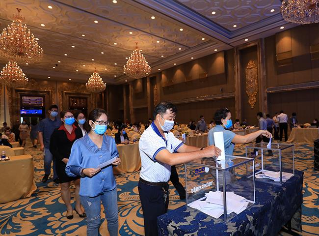 Bất ngờ nhân sự ngân hàng mùa đại hội cổ đông