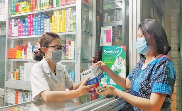 Dồi dào nguồn cung khẩu trang y tế và nước sát khuẩn