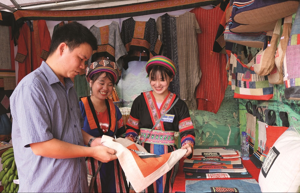 Nâng cao vị thế phụ nữ dân tộc thiểu số ở Hà Giang (Bài cuối): HTX mở hướng giải quyết việc làm bền vững