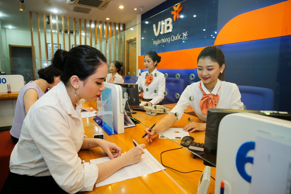 Thị trường thuận lợi, ngân hàng đua nhau tăng vốn