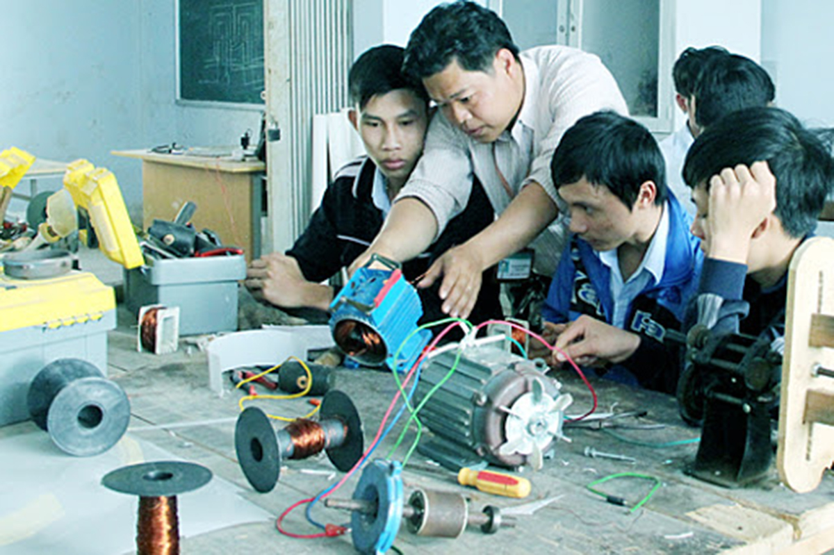 Dạy nghề tạo sinh kế trên xã anh hùng Phước Ninh