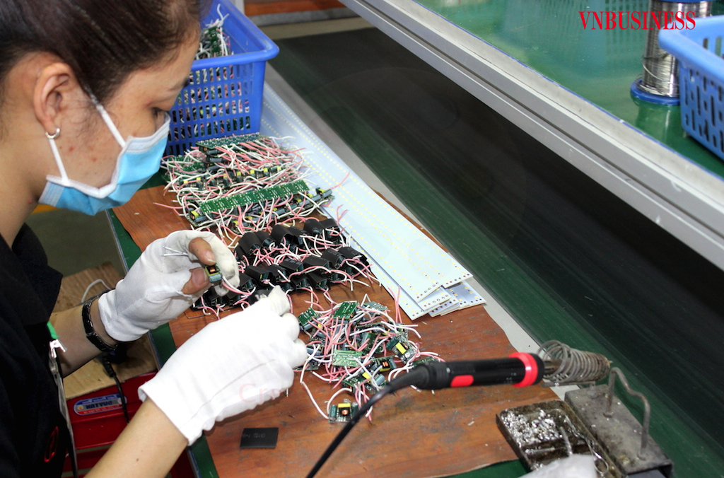 Khó cạnh tranh khi chi phí linh phụ kiện quá cao