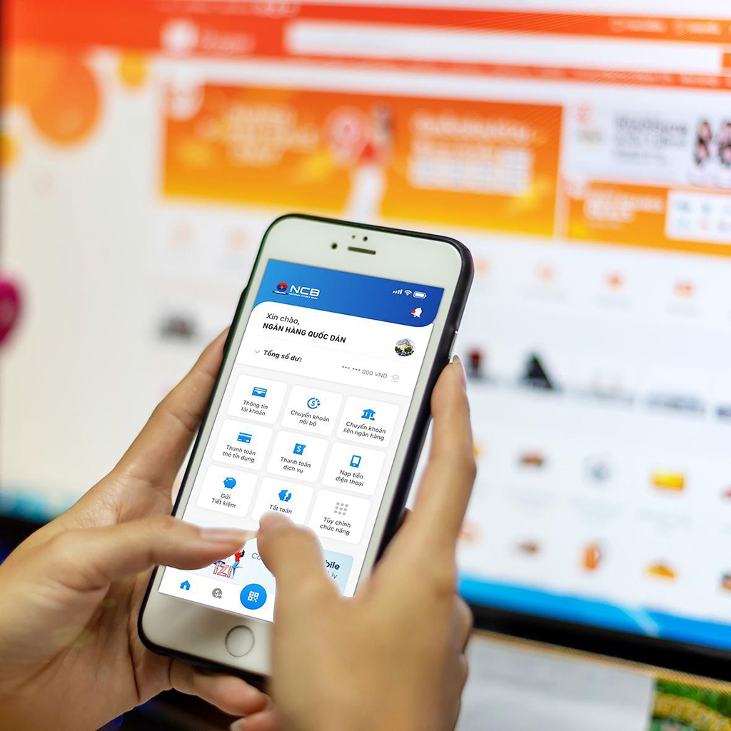 Dịch Covid-19 bùng phát: Ngân hàng đua khuyến mại giao dịch online