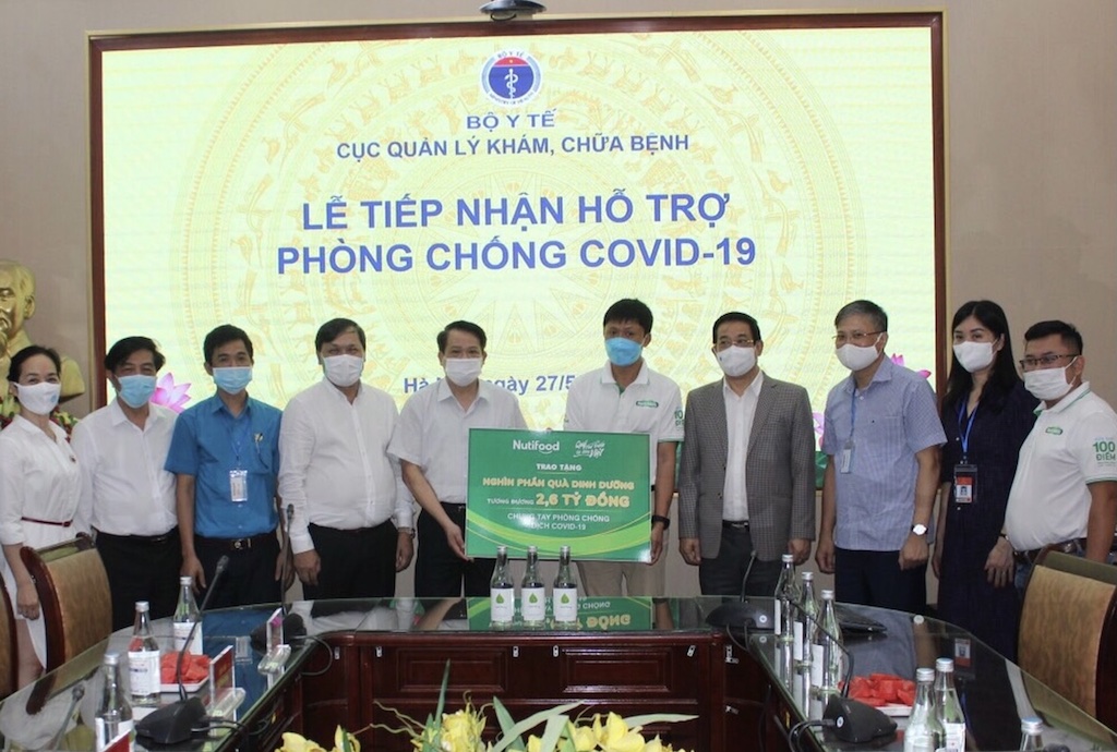 Trao hàng trăm nghìn sản phẩm dinh dưỡng cho các bệnh viện tuyến đầu và bệnh nhân Covid-19