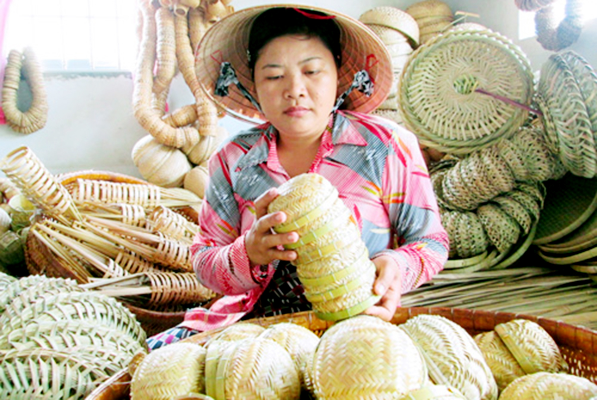 Phú Tân gắn dạy nghề với tạo việc làm tại chỗ