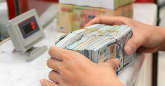 Thị trường tiền tệ ngày 7/6: Đồng USD đi xuống, giá vàng đi ngang