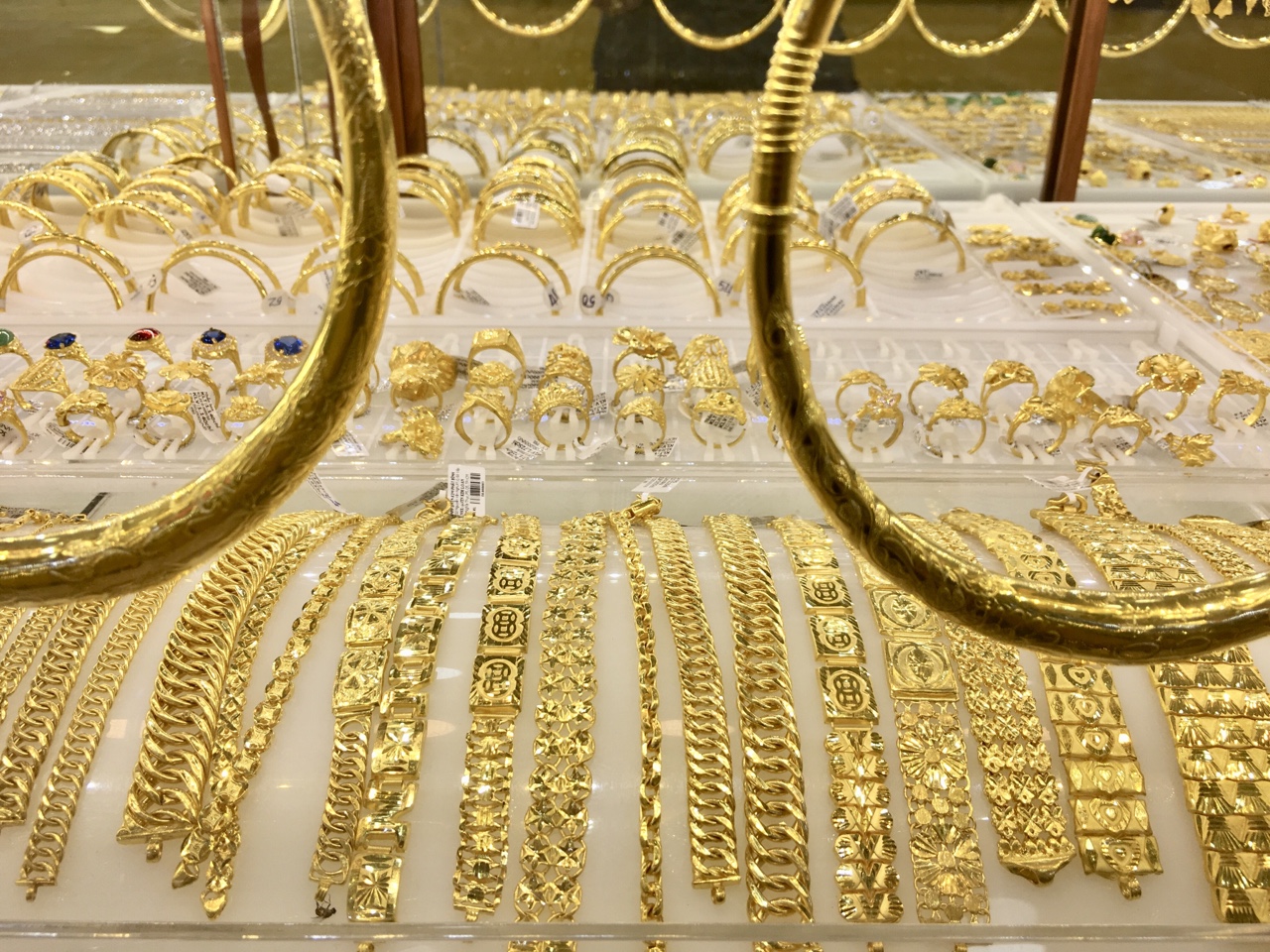 Thị trường tiền tệ ngày 14/6: Giá vàng tiếp tục giảm, đồng USD ổn định