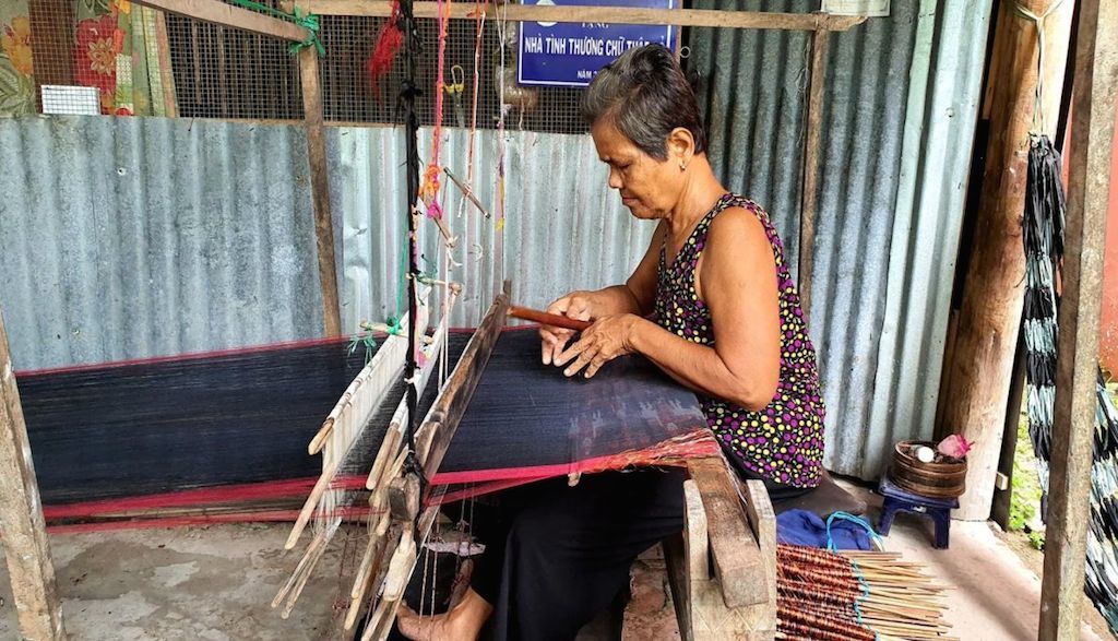 Tạo sinh kế cho đồng bào Khmer ở Tịnh Biên (Bài 2): Khôi phục và phát triển nghề dệt thổ cẩm Văn Giáo