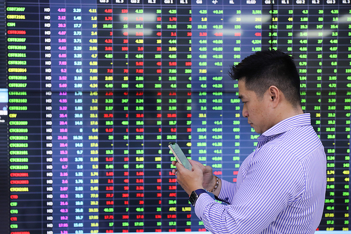 Nhà đầu tư nên thận trọng hơn trong nửa cuối năm 2021