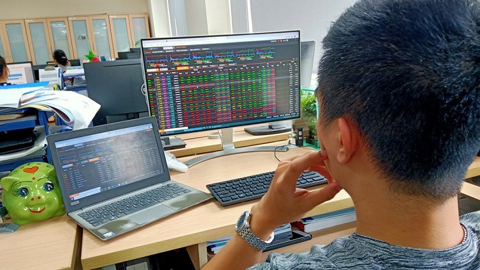Giá cước sẽ giúp hồi sinh cổ phiếu cảng biển?