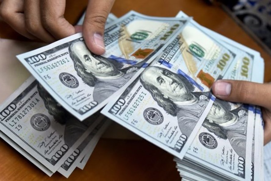 Giá USD chững lại, vàng mất mốc 57 triệu đồng/lượng