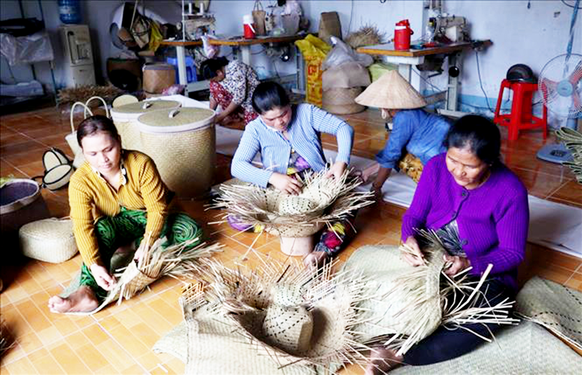 Nông dân Khmer ở Giồng Riềng an cư, lạc nghiệp (Bài 2): Phụ nữ 'giữ lửa' nghề truyền thống