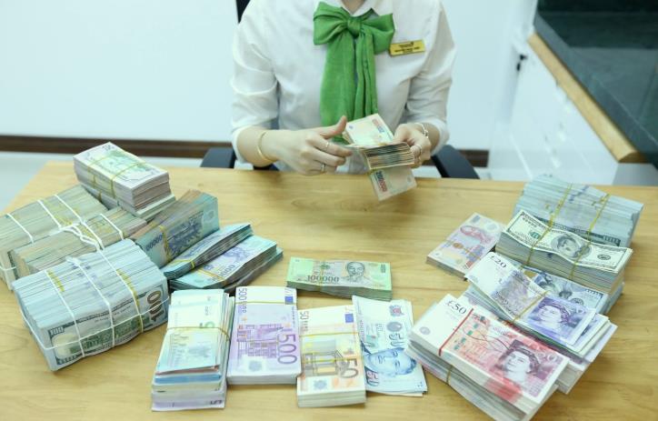 Giá vàng SJC ít biến động, đồng USD tăng giá