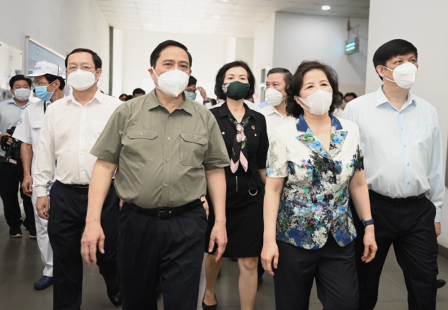 Thủ tướng Chính phủ đánh giá Vinamilk là đơn vị điển hình “vừa sản xuất, vừa chiến đấu”, góp phần cùng cả nước thực hiện mục tiêu kép