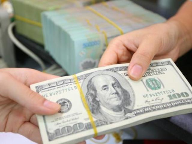 Giá vàng SJC vượt mức 57 triệu đồng/lượng, đồng USD biến động trái chiều
