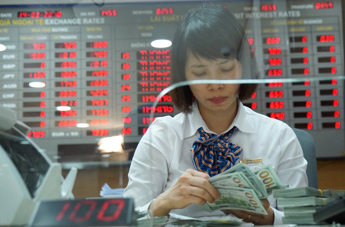 Giá vàng SJC tăng mạnh, đồng USD ít biến động