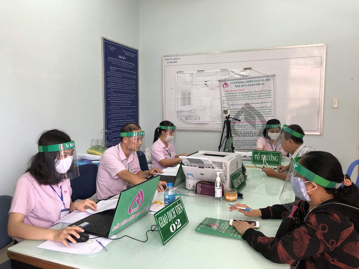 Một số ngân hàng cấp tín dụng vượt mức cho phép