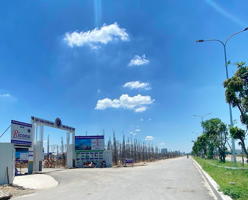 Nhà liền thổ vẫn bùng nổ giữa mùa dịch