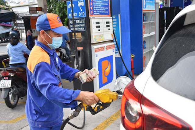 Ngân hàng lãi khủng chưa bằng lợi nhuận doanh nghiệp xăng dầu, thép