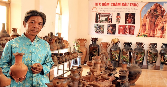 'Đỏ lửa' để giữ nghề ở HTX gốm Chăm Bàu Trúc