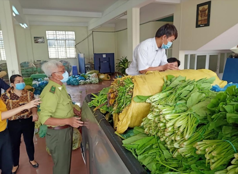 Làm gì để nông sản của HTX không bị dồn ứ?