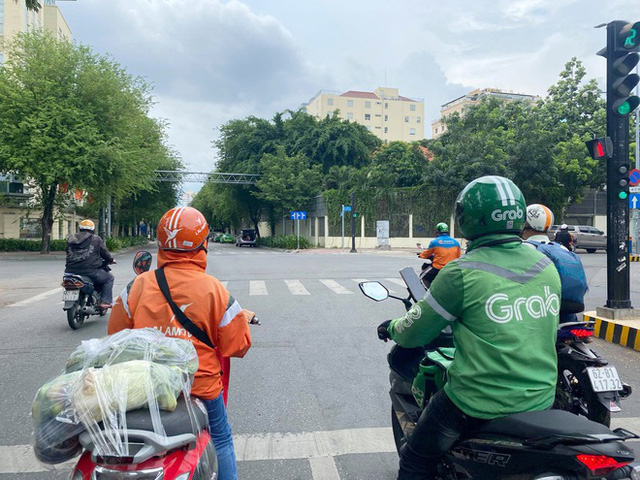 Phí ship tăng cao, giao hàng chậm trễ