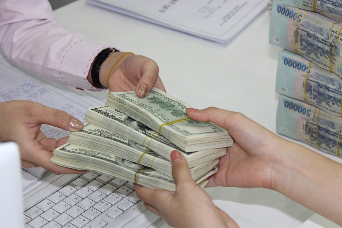 Vàng tăng giá, đồng USD ổn định trong phiên đầu tuần