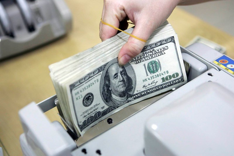 Giá vàng đồng loạt đứng yên, đồng USD giảm nhẹ