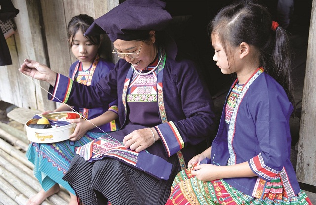 Chuyện giữ gìn văn hóa dân tộc của đồng bào Mông tại Cao Minh