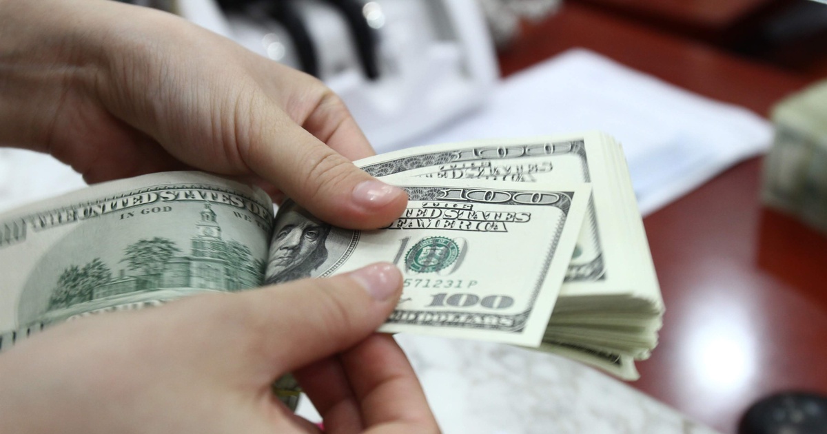 Giá vàng và USD biến động trái chiều