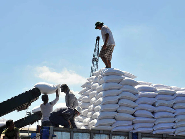Nhập khẩu đường từ 5 nước ASEAN tăng đột biến, Bộ Công Thương điều tra phòng vệ thương mại