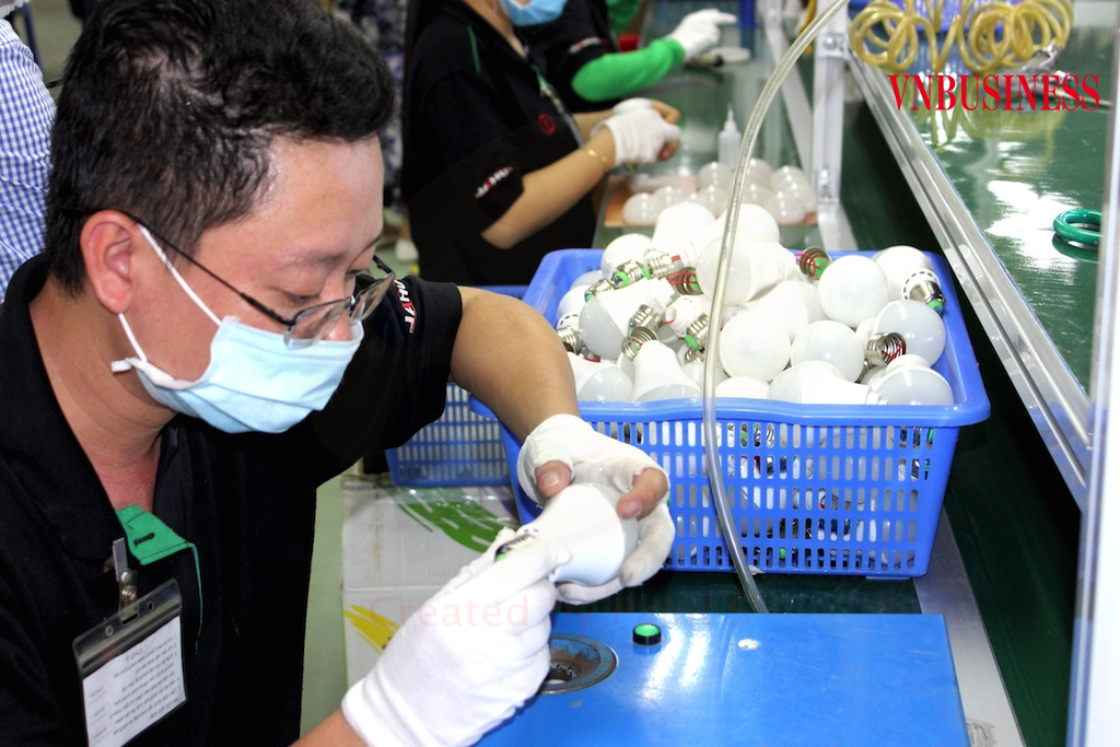 Mở cửa trở lại ở vùng ‘tâm dịch’: Doanh nghiệp nửa mừng, nửa lo