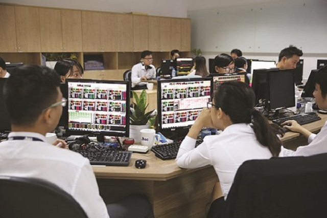 Rủi ro phía sau những giao dịch vi phạm công bố thông tin
