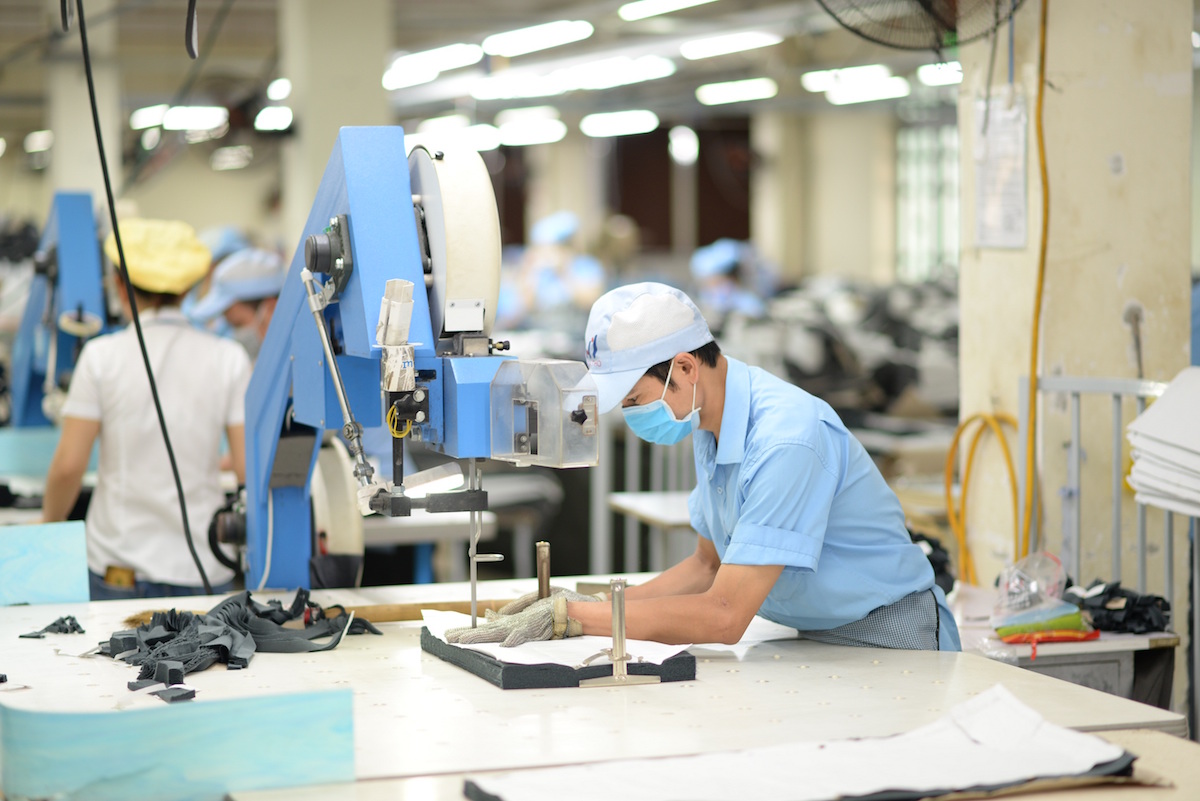 Chặn nguy cơ chuyển đơn hàng dệt may, da giày sang nước khác