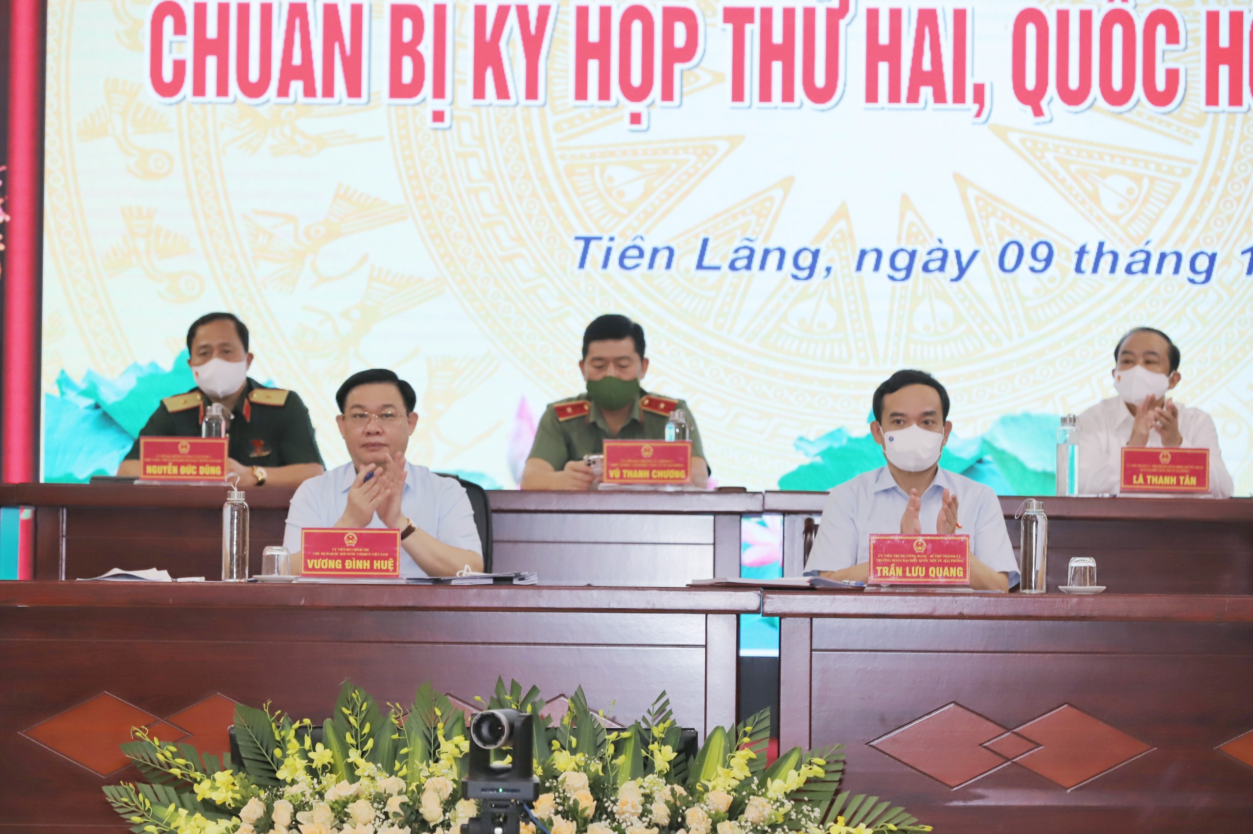 Chủ tịch Quốc hội Vương Đình Huệ tiếp xúc cử tri huyện Tiên Lãng