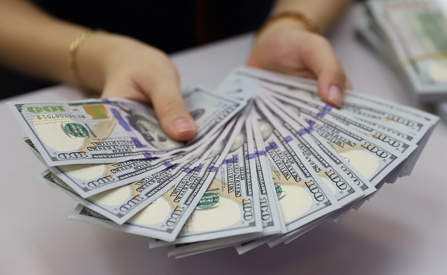 Giá vàng trong nước đi xuống, tỷ giá trung tâm giảm 18 đồng