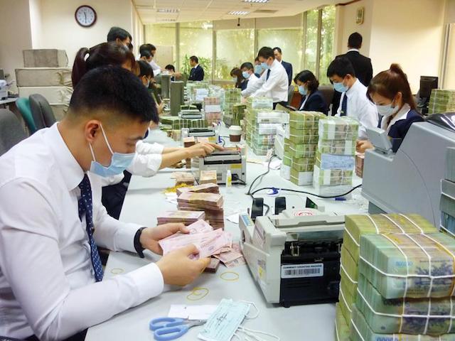 Chính sách tiền tệ nên thắt chặt hay nới lỏng?