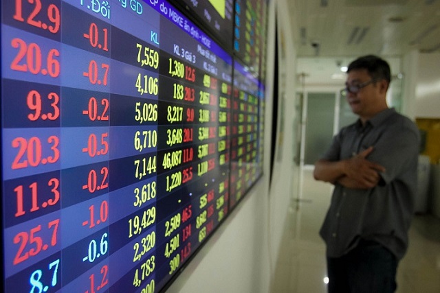Cổ phiếu ngân hàng chìm trong sắc đỏ, VN-Index giảm 0,28%