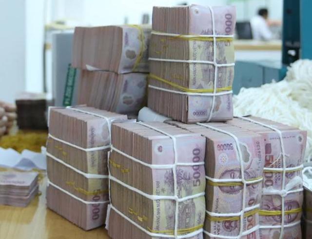 Đổ tiền vào chứng khoán đầu tư, ngân hàng ăn lãi đậm