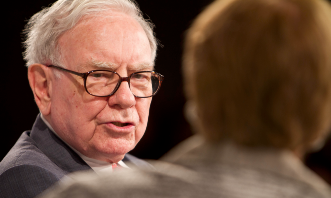 <p class="Normal">
<strong>10. Warren Buffet (Hoa Kỳ) - 105 tỷ USD</strong></p><p class="Normal"><span>Là người gốc Nebraska, Warren Buffet làm giàu nhờ các khoản đầu tư vào thị trường chứng khoán từ những năm 1980. Hiện ở tuổi 91, ông vẫn giữ chức vụ Giám đốc điều hành của quỹ đầu tư Berkshire Hathaway mà ông là cổ đông chính.</span></p>