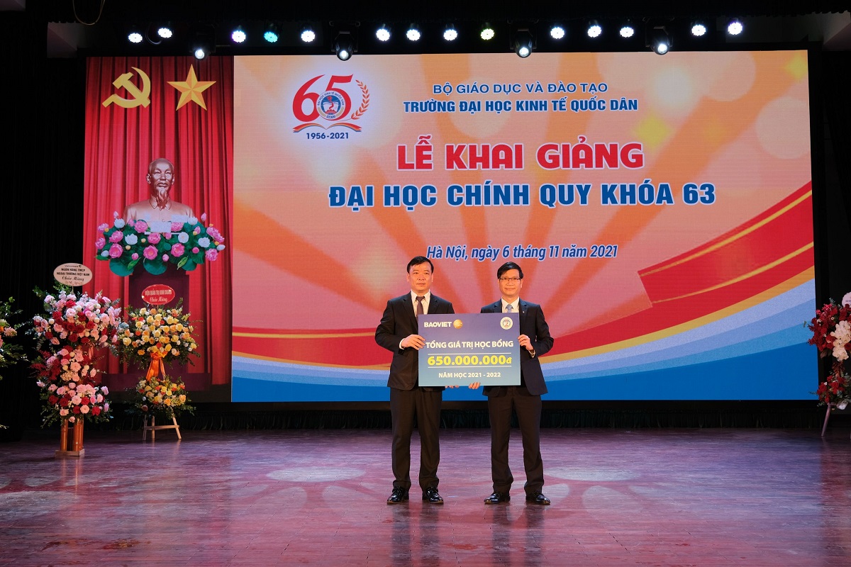 Bảo Việt trao hơn 6 tỷ đồng học bổng cho sinh viên Đại học Kinh tế Quốc dân trong 7 năm liên tiếp