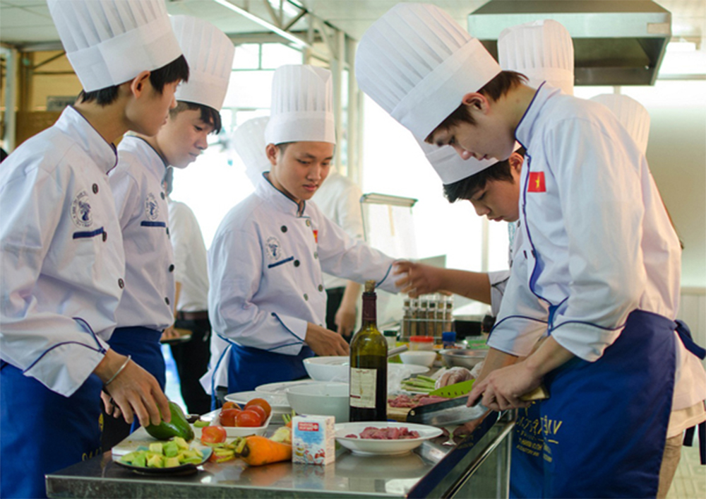 Học nghề bếp có nhiều cơ hội việc làm, thu nhập cao