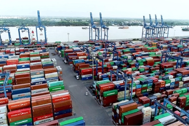 Rác thải công nghiệp, thực phẩm đông lạnh tồn đọng số lượng lớn ở kho ngoại quan