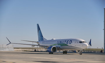 Chuyến bay chở khách đầu tiên sử dụng 100% nhiên liệu xanh cho một động cơ
