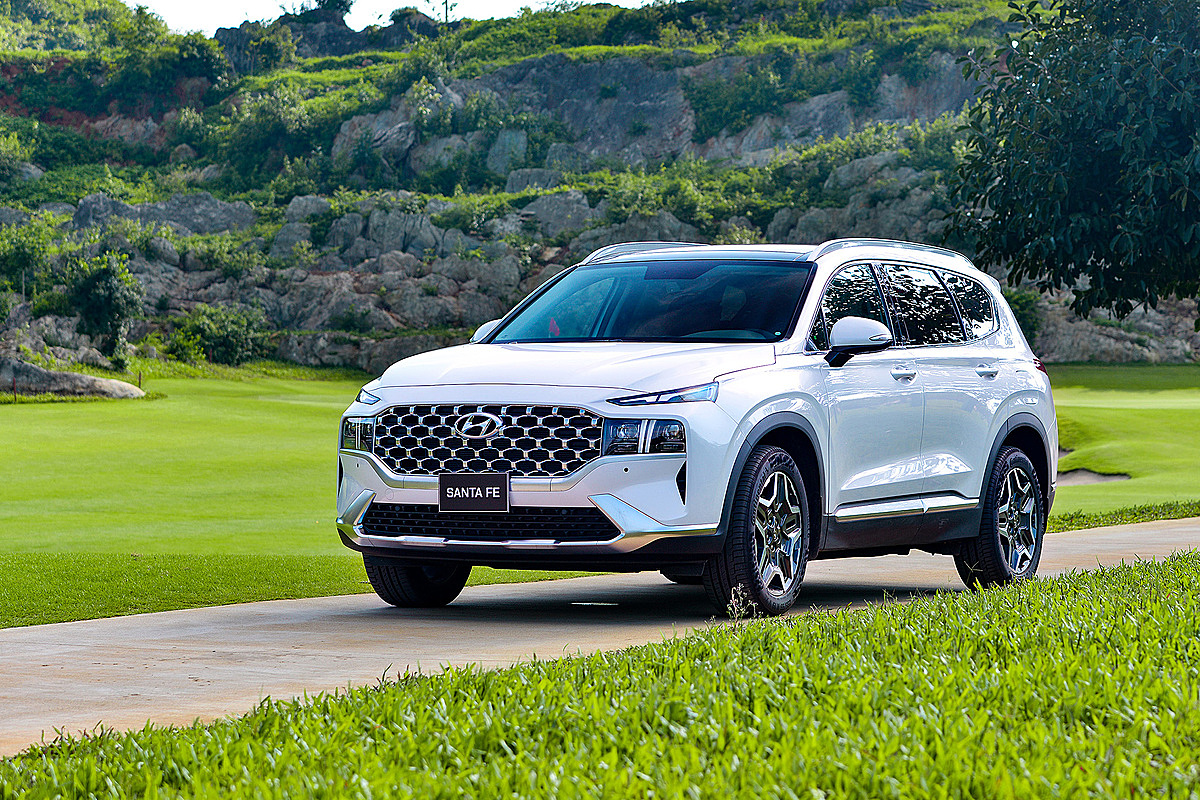 Santa Fe là dòng xe bán chạy nhất trong tháng 11 của Hyundai