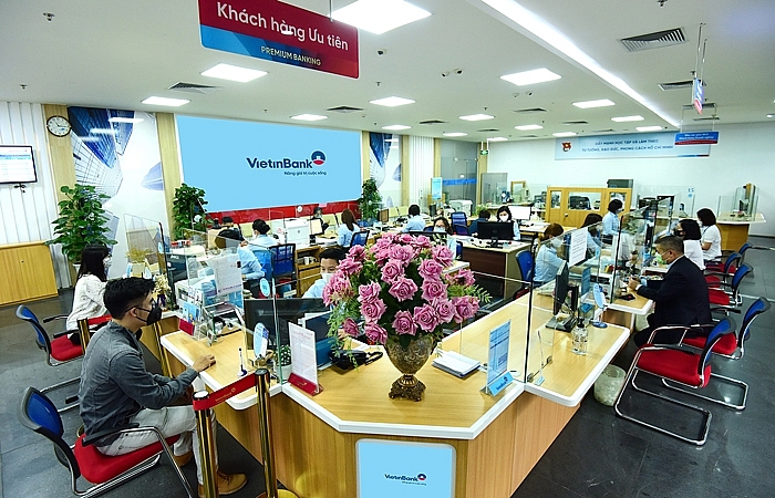 Ngân hàng 'mạnh tay' đẩy vốn và nỗi lo lãi suất tăng
